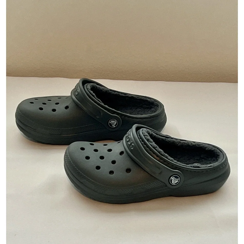 Crocs Juniors Size‎ 1 Dark Grey Fuzzy Faux Fur Lined Slip On Clogs